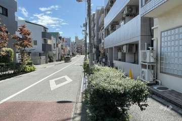 敷地東側の前面道路