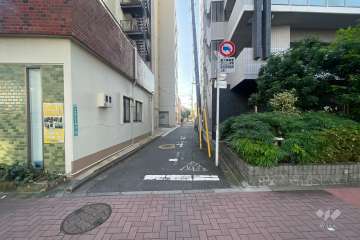 敷地西側の前面道路　