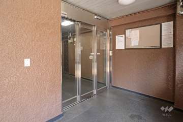 エントランスはオートロック（夜間）付きです。