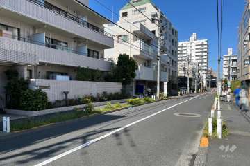 敷地東側の前面道路