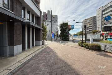 敷地西側の前面道路