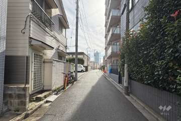 敷地北東側の前面道路