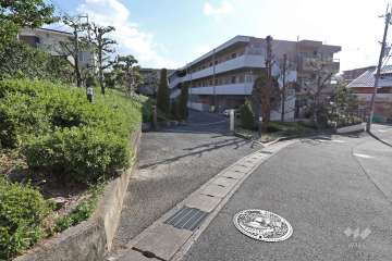 駐車場の出入り口（ロボットゲート付き）※北側