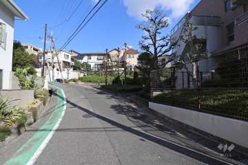敷地北側の前面道路