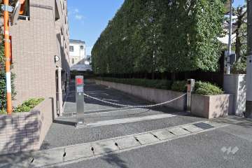 駐車場の出入り口（ロボットゲート付き）※南側