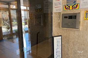 エントランスはオートロック付きです。