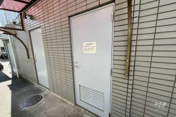 ゴミ置き場入り口