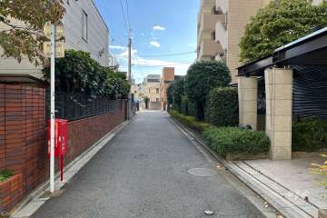敷地東側の前面道路