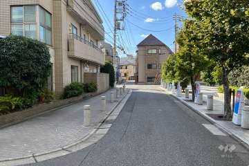 敷地北側の前面道路