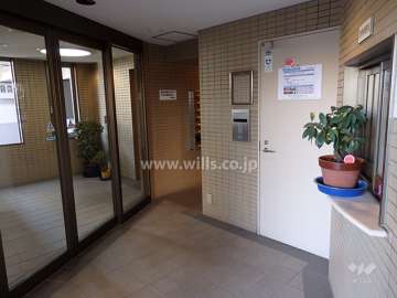 エントランスはオートロック付きです。
