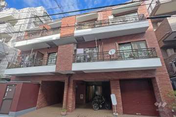 エクセルシオール五條の外観（南東側から）