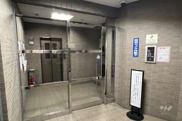 エントランスはオートロック付きです。