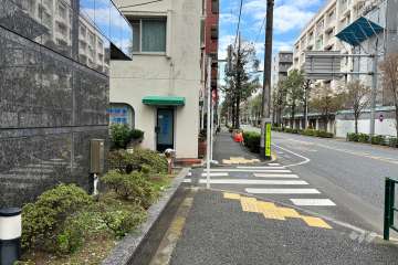 敷地北側の前面道路