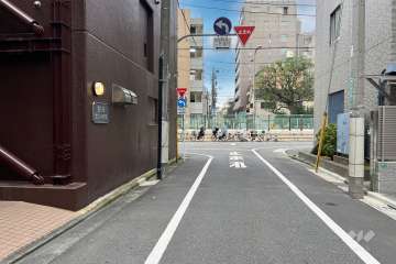 敷地北側の前面道路