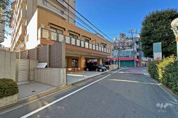 敷地の東側前面道路（南側から）