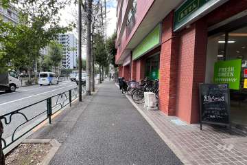 敷地南側の前面道路