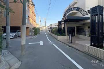 敷地北側の前面道路