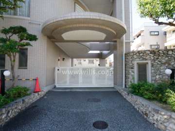 駐車場の出入り口（ゲート付き）