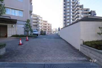 駐車場の出入り口（ロボットゲート付き）