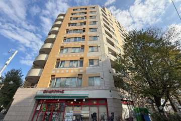 グラーサ中野アルティストの外観（南西側から）