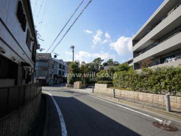 敷地南側の前面道路