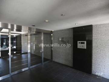 エントランスはオートロック付きです。