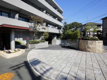 エントランス前の車寄せになっています。