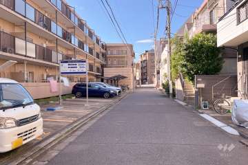 敷地北側の前面道路（東側から）