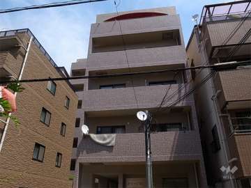 ロイヤル甲東園駅前の外観（南側から）