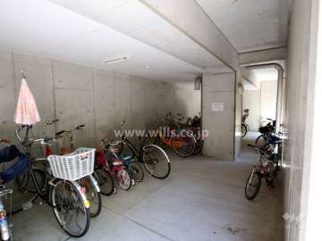 建物1階の自転車置き場
