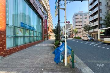 敷地南側の前面道路