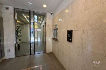 エントランスはオートロック付きです。