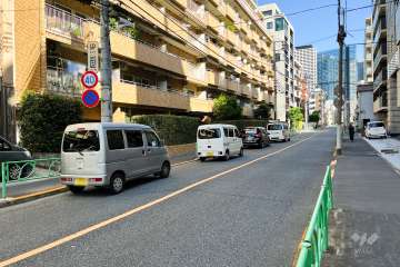 敷地南側の前面道路