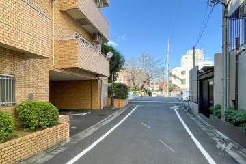 敷地東側の前面道路