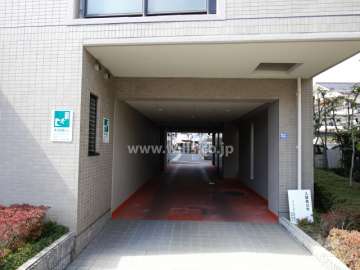 駐車場の出入り口