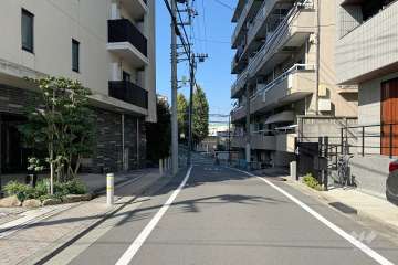 敷地北側の前面道路