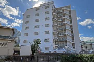 日商岩井弥生町マンションの外観（北側から）