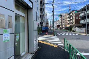 敷地北側の前面道路