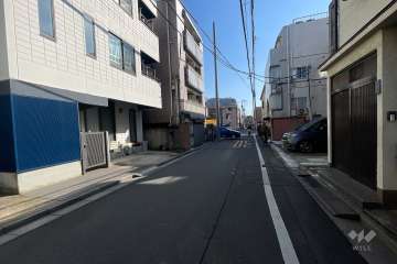 敷地の東側前面道路（北側から）