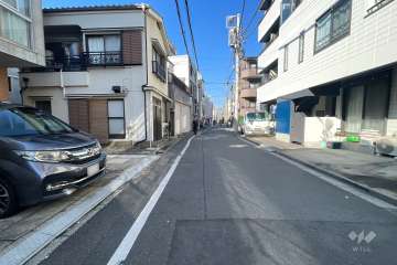 敷地の東側前面道路（南側から）