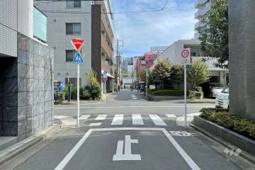 敷地南側の前面道路