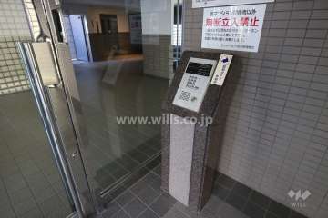 エントランスはオートロック付きです。