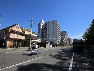 周辺は海沿いの区画の整った住宅地です。