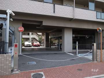 敷地内駐車場（ロボットゲート付き）