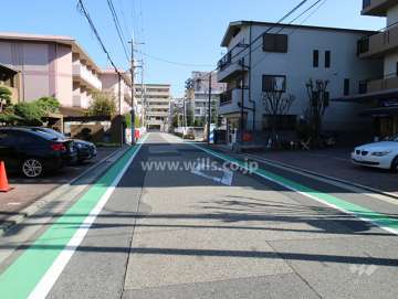 敷地北側の前面道路