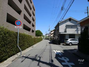 敷地の南側前面道路