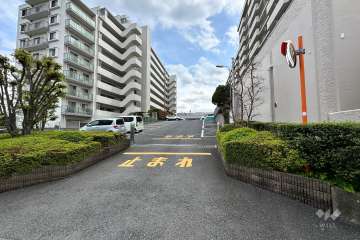 駐車場の出入り口（ロボットゲート付き）