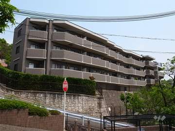 甲陽園ヒルズの外観（南西側から）