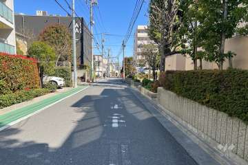 敷地北側の前面道路