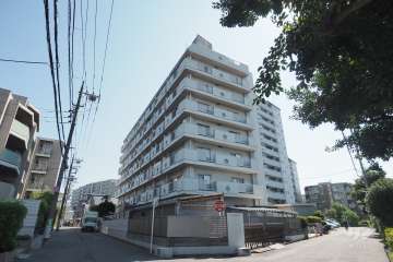 富士見台ファミリーマンションの外観（北東側から）